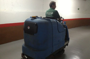 Servicio de limpieza de jardines, limpieza y decoración de jardines, servicio de podas, poda y mantenimiento de césped, limpieza de comunidades de propietarios, servicio de limpieza y mantenimiento de garajes, limpieza de garajes de comunidades